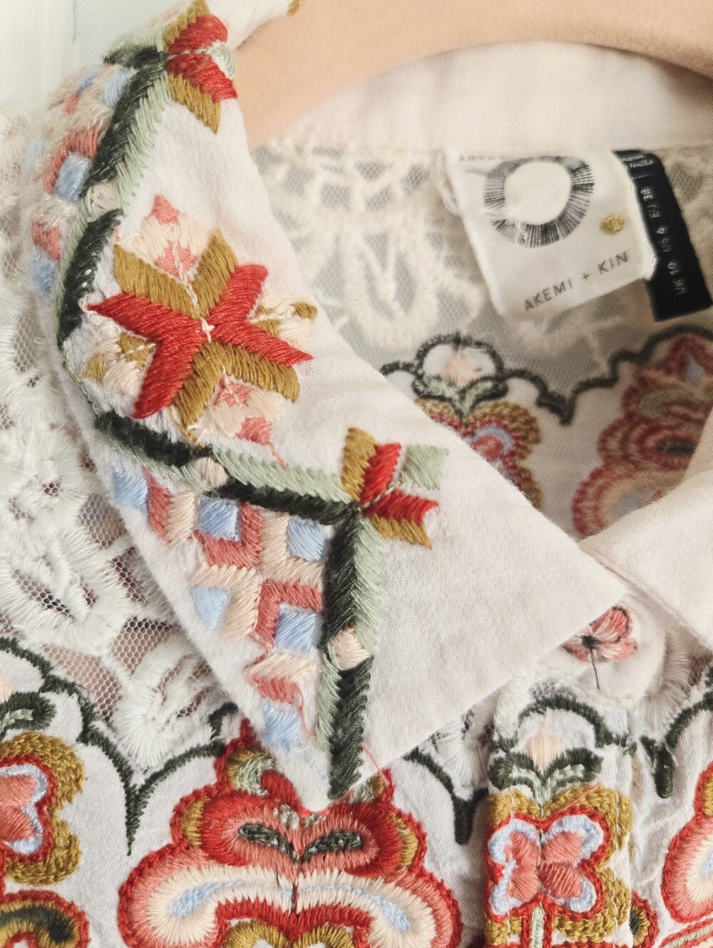 Anthropologie Akemi + Kin Boullion Floral Embroidered Crochet Lace Button Down 6 - Picture 8 of 14